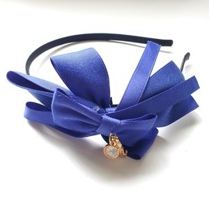BNWOT blue double bow gold charm hair bow hair band